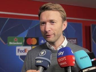 Bayer Leverkusen geht in der Königsklasse gegen PSG völlig unter. Simon Rolfes zeigt sich verzweifelt und ratlos. 
