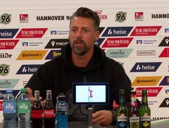 Sandro Wagner klärt in der Pressekonferenz darüber auf, was Hannover 96 für ihn so spannend macht.