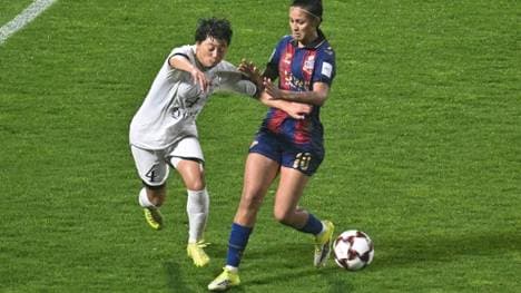Ri Myong Gum (l.) mit Naegohyang erfolgreich