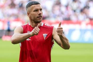 Pompöse Polen-Party: Podolski frenetisch verabschiedet