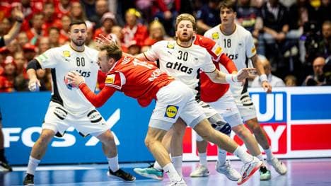 Tom Kiesler sah nach einer Aktion gegen Mathias Gidsel die Rote Karte