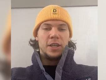 Moritz Seider spricht bei SPORT1 über das olympische Eis in Italien - und beklagt insbesondere die weiche Spielfläche. 