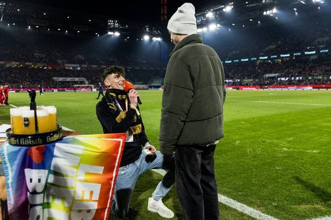 FC-Fan macht Antrag im Stadion