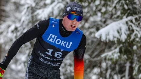 Der deutsche Schlussläufer Lennart Volkert