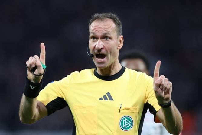 FIFA würdigt deutschen Rekord-Schiedsrichter