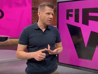Schiedsrichter-Experte Patrick Ittrich zieht nach dem WM-Eröffnungsspiel zwischen Mexiko und Südafrika Bilanz und zeigt dabei Unverständnis für das Verhalten des Unparteiischen.