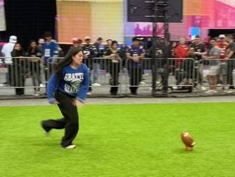 Super Bowl LX zwischen den Seattle Seahawks und den New England Patriots findet in der Nacht zu Montag in San Francisco statt. Das Mega-Event zieht die Fans schon Tage vorher an.