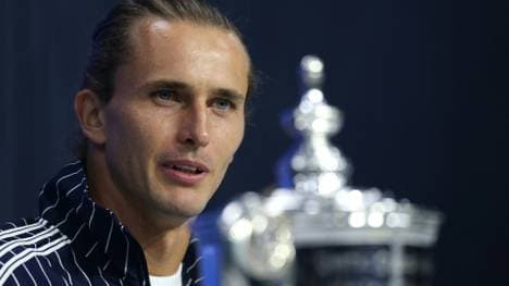 Alexander Zverev mit dem Pokal