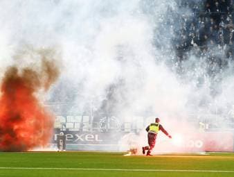 Der Rasen brennt! Skandalszenen nach Abstieg