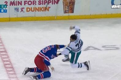 NHL-Stars wie von Sinnen - und die Schiris schauen zu
