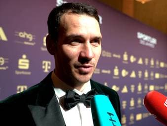 Mit 41 Jahren und ein halbes Jahr nach einer Knie-OP ist Lindsey Vonn zurück in der Weltspitze. Felix Neureuther spricht seine Hochachtung aus.